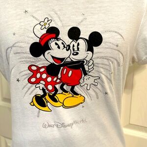 Disney’s 😊 Mickey & Minnie Mouse White T-Shirt 🎉